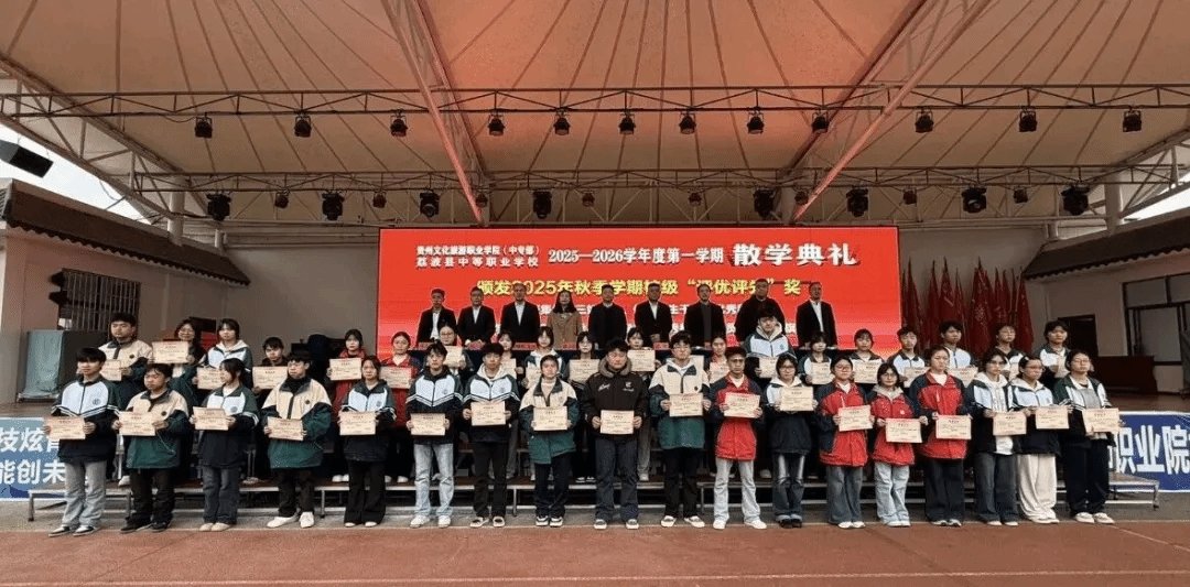 荔波职校党总支部书记谭勇